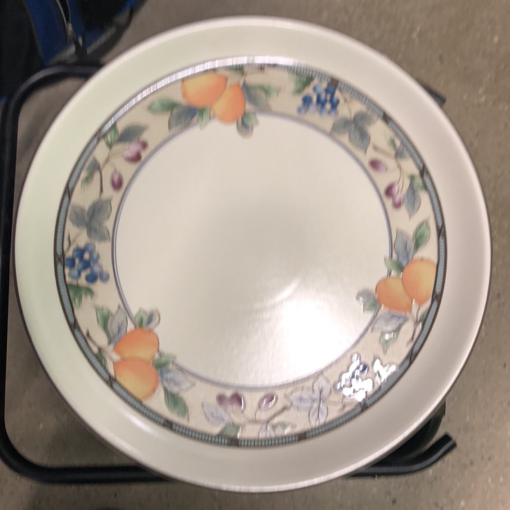 Mikasa Intaglio Garden Harvest 14.5" Round Tray